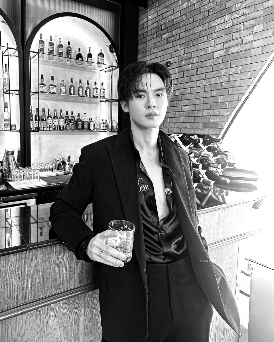 bbil1ypn's tweet photo. Your lips are like a wine , i want to get drunk 🥃
#bbil1ypn #star1ight https://t.co/16a4ZciqMa