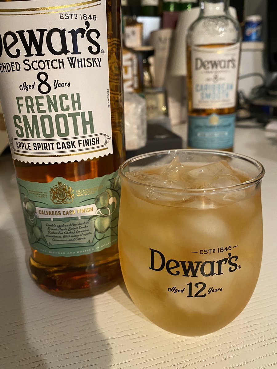 q26cFq43FtOBPAM's tweet photo. 開栓の儀 #Dewars #FRENCHSMOOTH
最初口元にグラス持っていくとリンゴ🍏の香りがふわッとして爽やかな飲み口😊口に含むとほんのりピリっとシナモン感😊めちゃくちゃ飲みやすいです🥃待ってたよぉ❣️ グラスに入れ過ぎだろ😅💦 https://t.co/xPBQNUfW2b