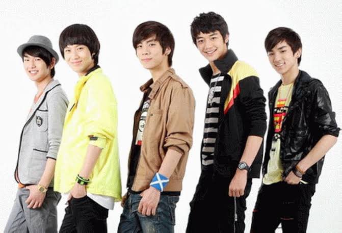 kchartsmaster's tweet photo. 16 years ago today, SHINee released their debut single "Replay". https://t.co/sTztXD1Ycn