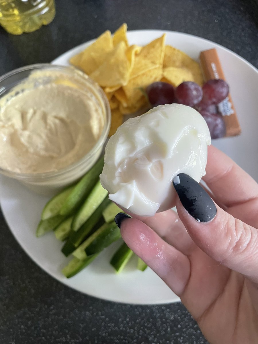 DeadGirl182's tweet photo. Can someone please tell me how shop bought boiled eggs are peeled so perfectly? I’m fast approaching
42 and I’d quite like to master this before then 🥴 #lifeproblems https://t.co/5ZwEFimHN6
