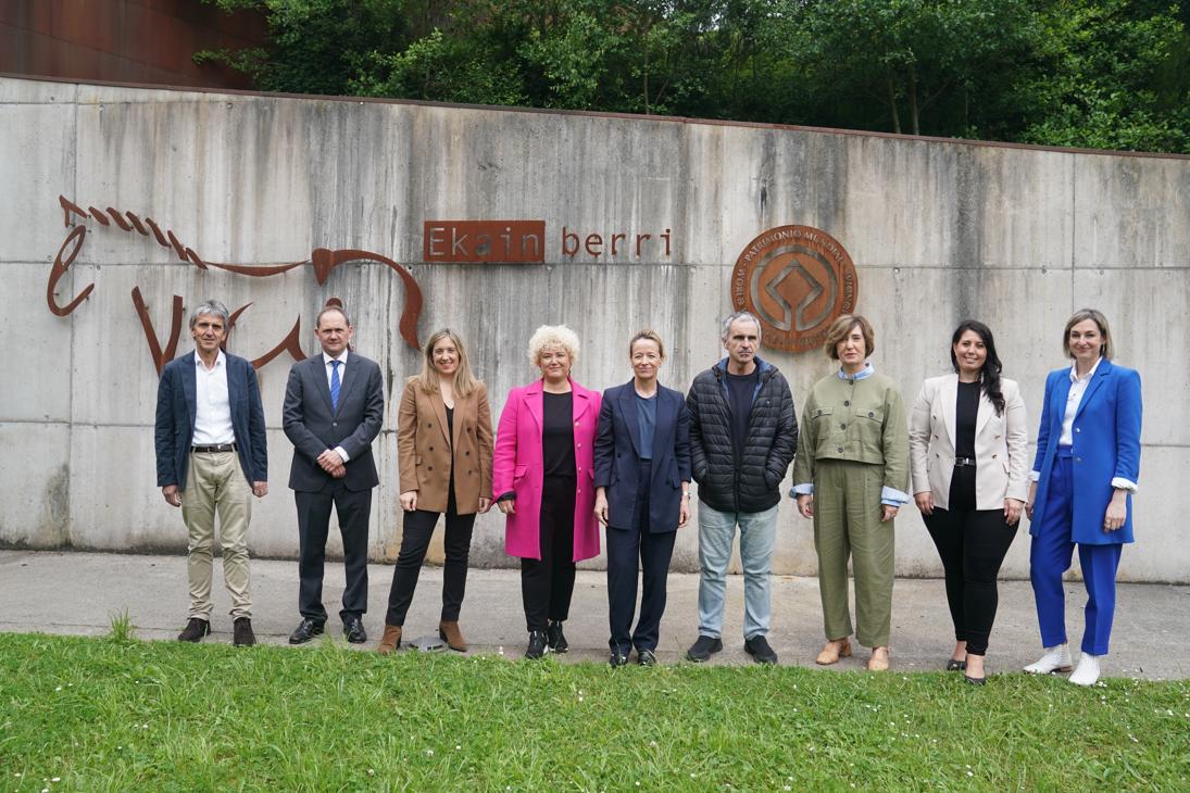 📍 El Consejo de Gobierno itinerante se ha reunido esta mañana en el palacio Lili; la diputada general, <a href="/EiderMendoza2/">Eider Mendoza Larrañaga</a>, se ha reunido con el alcalde, Mikel Arregi, para conocer y compartir los principales proyectos y desafíos del municipio.
🔗 gip.eus/190a14