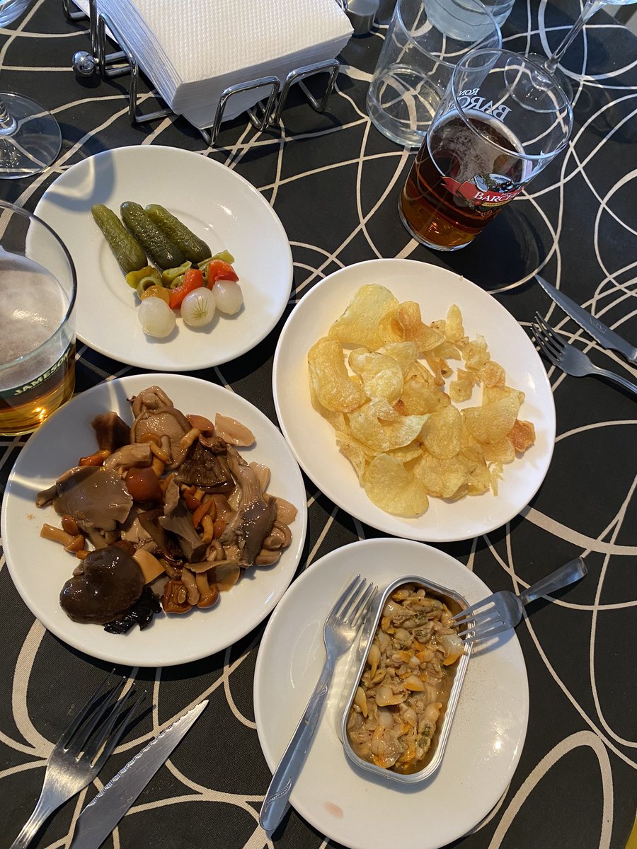 xrocacros's tweet photo. Dimarts? Com si fos festa!! 
#LoVermut 
#Bacalla amb Carxofes, Pèsols i Ou dur! 
Com a casa….. https://t.co/sl4W3jfwiu