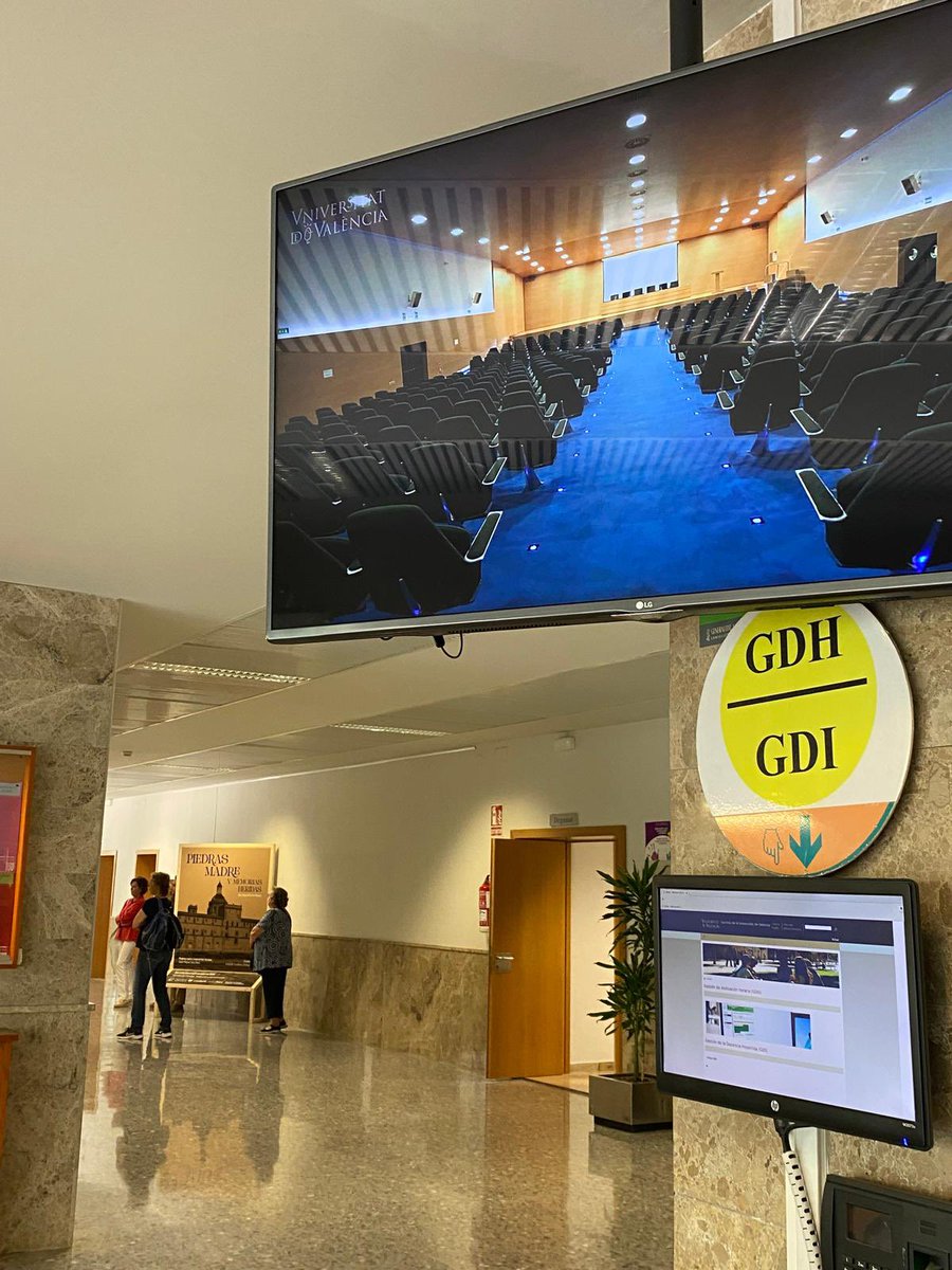 🟠#CulturaAlsCampus| S’inaugura l’exposició ‘𝐏𝐄𝐃𝐑𝐄𝐒 𝐌𝐀𝐑𝐄 𝐈 𝐌𝐄𝐌𝐎̀𝐑𝐈𝐄𝐒 𝐅𝐄𝐑𝐈𝐃𝐄𝐒’ on a través de fotografies, documents històrics i fragments eloqüents, l'exposició revela com Sant Miquel dels Reis ha evolucionat al llarg dels segles 🗓️Fins al 21/06 📍FFTiC