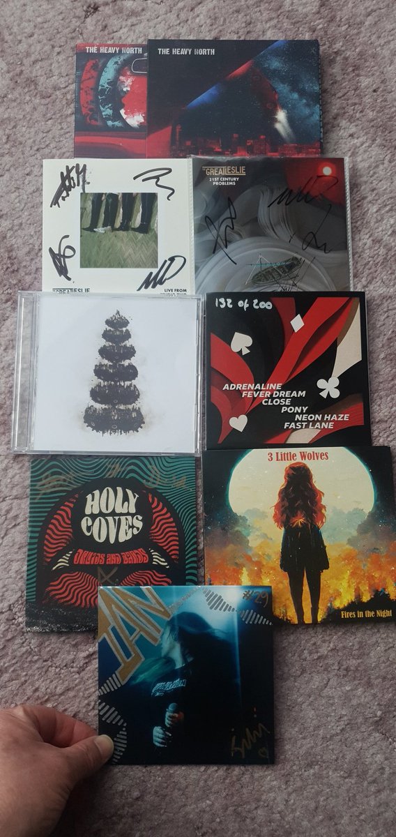 Having survived the dentists this morning (hate going and did gag when having 1 of my x-rays 🙃)it's going to be another relaxing music afternoon. Todays choices ... @theheavynorth @TheGreatLeslie_ @TheHazyJanes @MatildaShakes @3LittleWolves1 @HolyCoves @SILVIsounds 🎵🎶😃