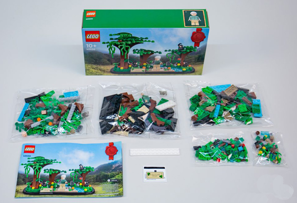 @uabbiociencies #Sabiesque existeix un set de #Lego dedicat a la #JaneGoodall? Es tracta del set número 40530, 'A Jane Goodall Tribute'. Fou estrenat al març del 2022 i mostra la primatòloga amb tres ximpanzés en un bosc africà. #BibExposUAB @uabbiociencies