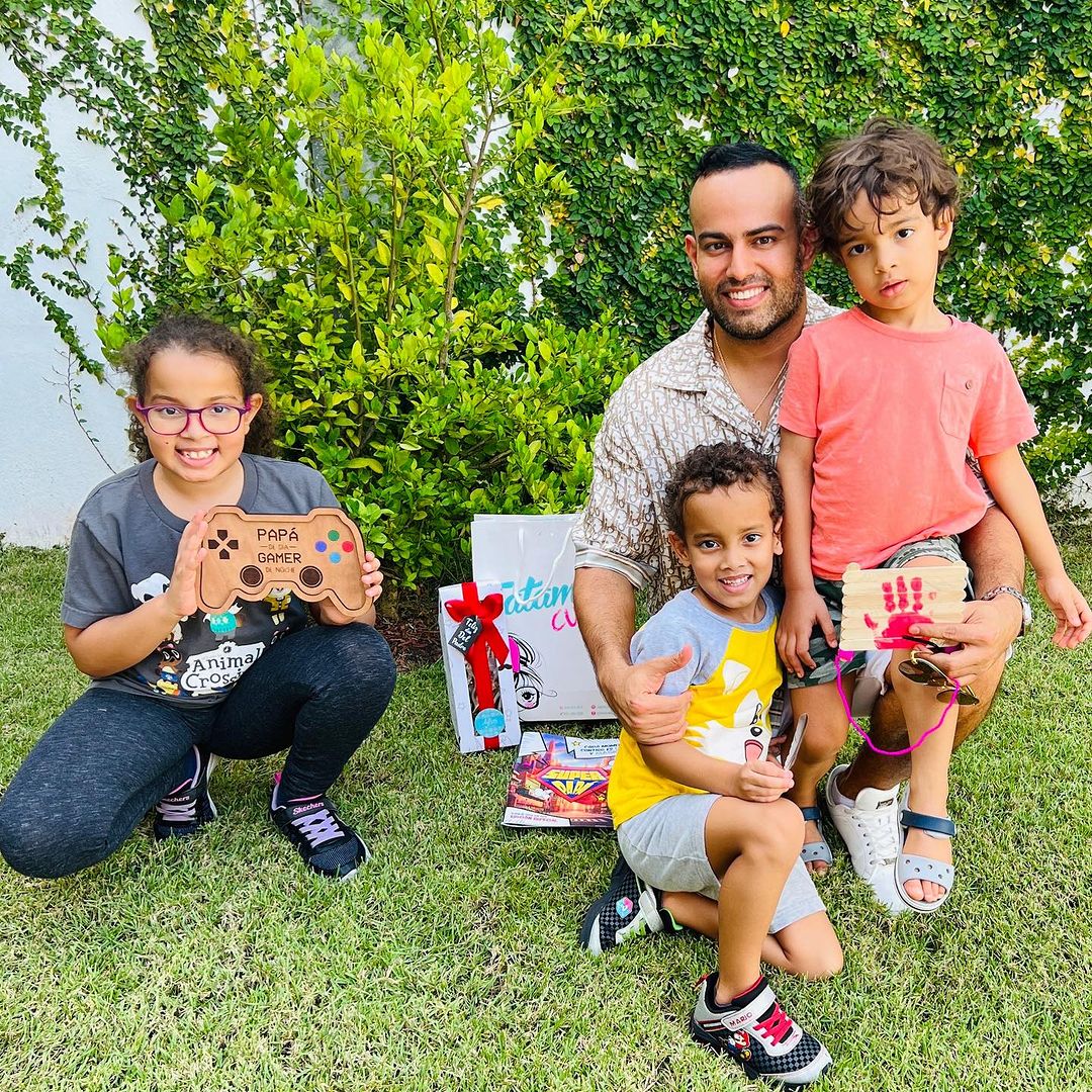 RyanKen47518931's tweet photo. Sketch and paint the art done by my lovable children's..  #parentinglife #happyfathersday2024 #mademyday https://t.co/otHAWzpKDb