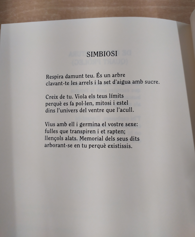 Bctuab's tweet photo. Una #simbiosi, al bell mig del cicle biòlgic de l'ésser. Arborant els versos de la vida a #Kore, el poemari d'en Joan Duran @joanduranf.
🔗https://t.co/Hi54iEerbX
#CiènciaiPoesia @CristinaSopena1 @lauramorron @Poetria_cat @Pessics @Cossetania https://t.co/pWYZHyC76b