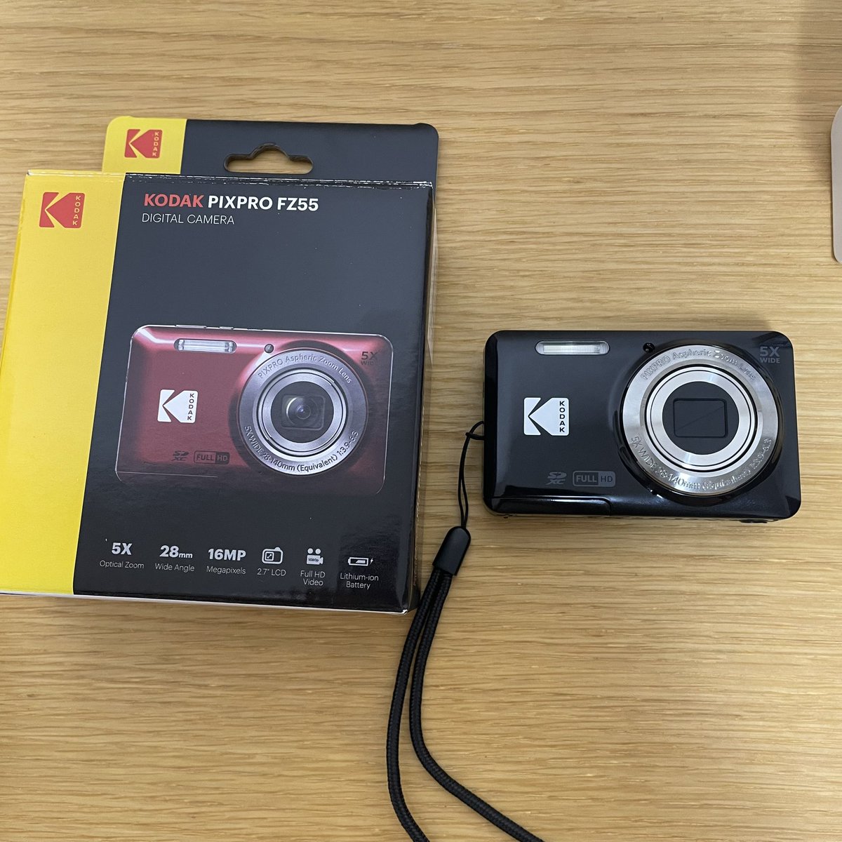 byuooo's tweet image. 買った。。10年ぶりのコンデジ。#fz55 #kodakpixpro #コンデジ