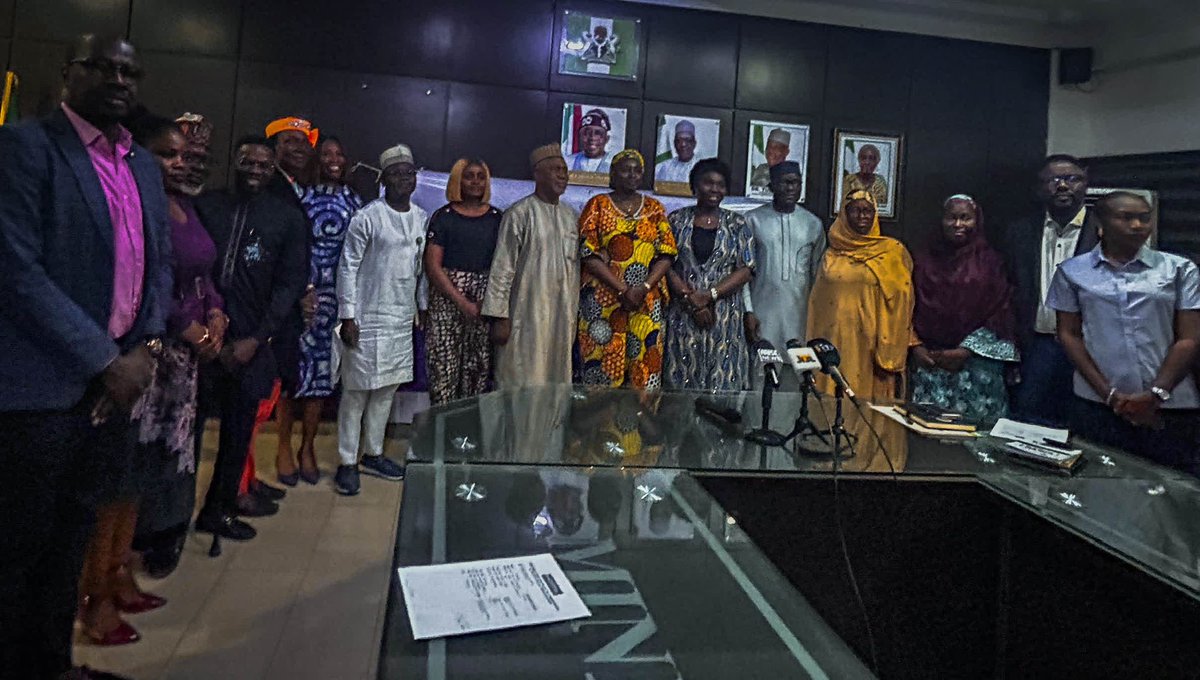 Fmohnigeria's tweet image. #pressbriefing
As part of activities to commemorate the 2024 #SaltAwarenessWeek today we held a ministerial Press Briefing. 

The Coordinating Minister @Fmohnigeria , represented by the Perm Sec, Ms Kachollom Daju mni, stated that the 2024 theme : "IT'S TIME TO SHINE THE