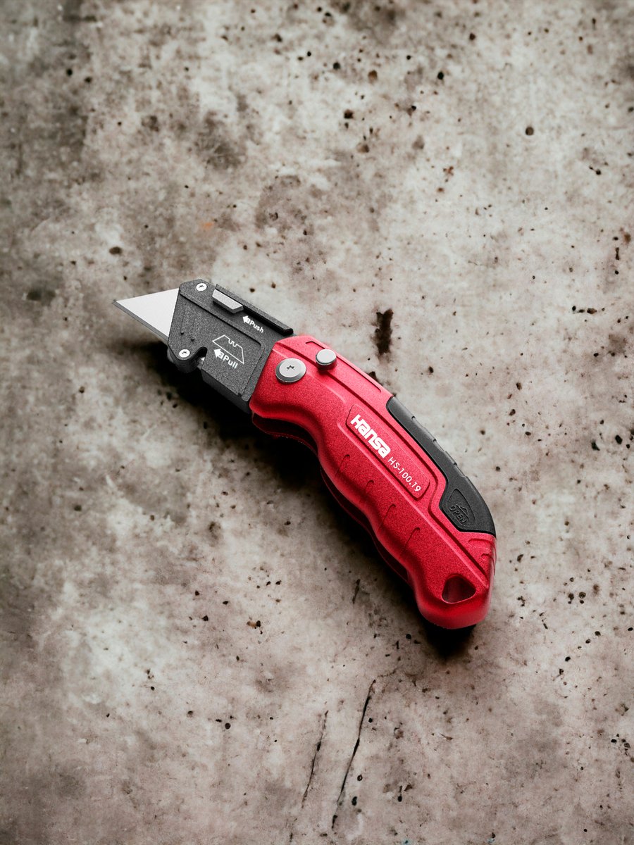 styroag's tweet photo. ✨ Entdecke unsere neuen Hansa Cutter! ✨
 
Unsere hochwertigen Schneidewerkzeuge sind perfekt für präzises Arbeiten mit verschiedensten Materialien wie Teppiche, Tapeten und Karton. Mit Gehäusen aus Aluminium oder robustem Kunststoff und Klingenführungen aus Edelstahl bieten unsere Cutter Stabilität und Präzision.

Shop: https://t.co/RWebw4cyg1
 
 🔹 HP-100.9: Aluminium Cutter mit 9 mm Klinge
 🔹 HP-101.18: Aluminium Cutter mit 18 mm Klinge
 🔹 HM-100.18: Kunststoffcutter mit 18 mm Klinge
 🔹 HS-101.9: Skalpell für grafische Arbeiten
 🔹 HS-100.19: Klappmesser mit 19 mm Klinge
 
 Für jede Schneidaufgabe das passende Werkzeug!
 
#hansacutter #präzision #schneidewerkzeug #diy #werkzeuge #heimwerken #crafts #handwerk #design #aluminium #kunststoff #skalpell #klappmesser #basteln #handarbeit #heimwerker #bastelprojekte #schneidetechnik #sicheresarbeiten #effizienz #handwerkzeug #qualität #innovation #handwerkerbedarf #schneiden #profiwerkzeug #diytools #tapetenmesser #japanmesser #cutter #hansa #styro #slicetools #fingerfriendly #utilityknifes #hometools