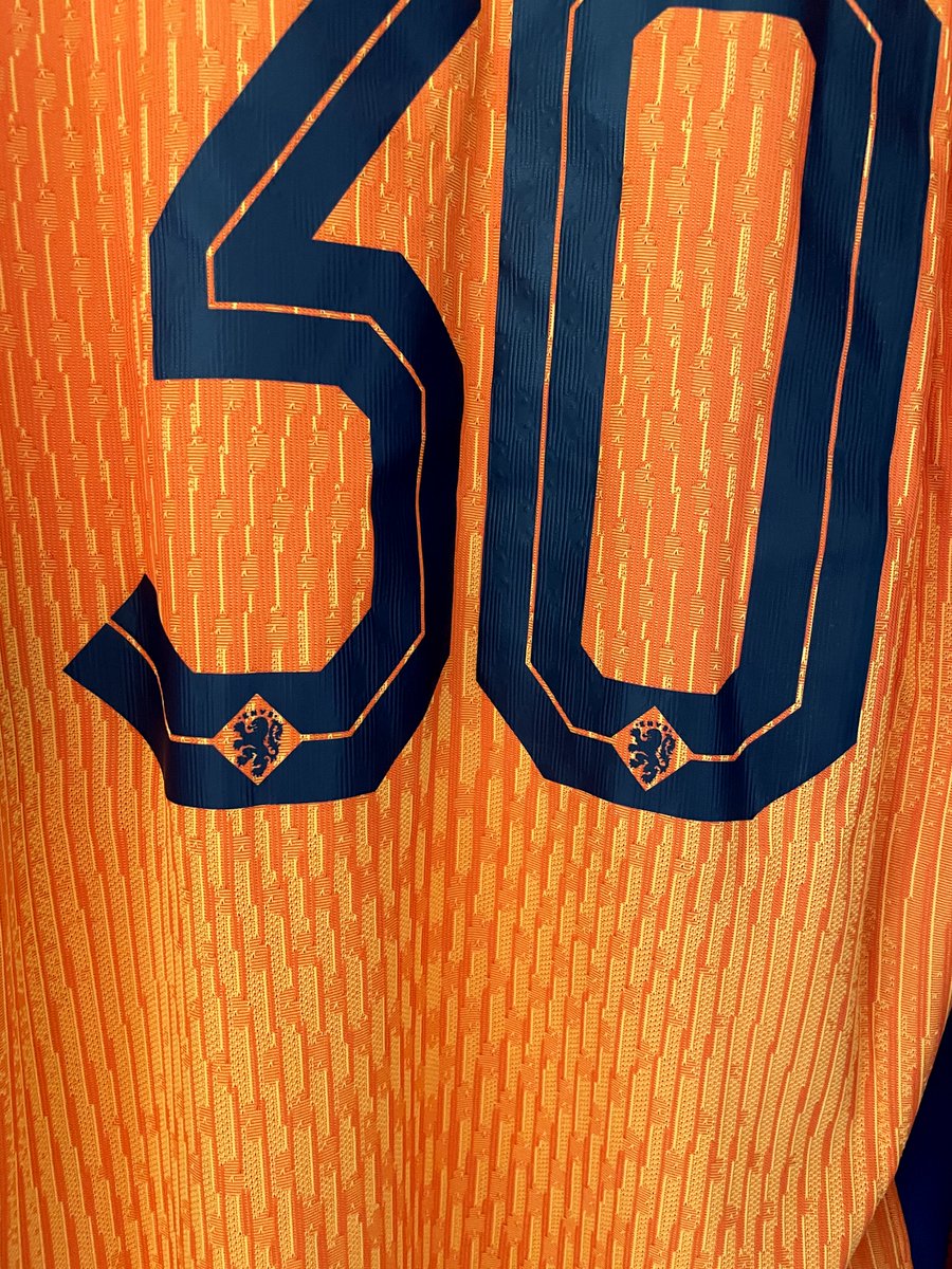 Nieuw in de collectie.

Nederlands elftal @OnsOranje shirt van dit Europees Kampioenschap.

In het echt, wel echt een mooi shirt. 

#footballshirt #footballshirtcollection