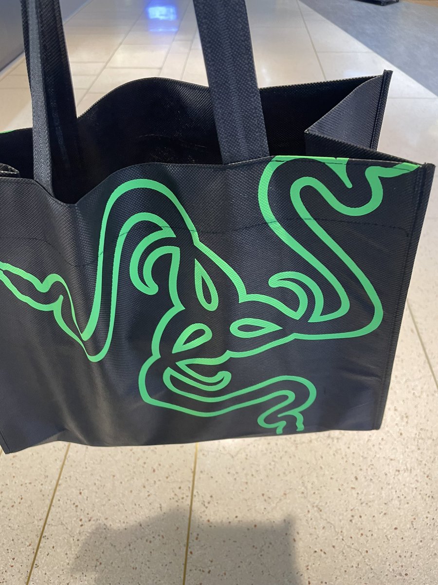 derder2024's tweet photo. nice I got it today
my own @Razer Viper Mini SE
#VMSE https://t.co/lECDnndW2a