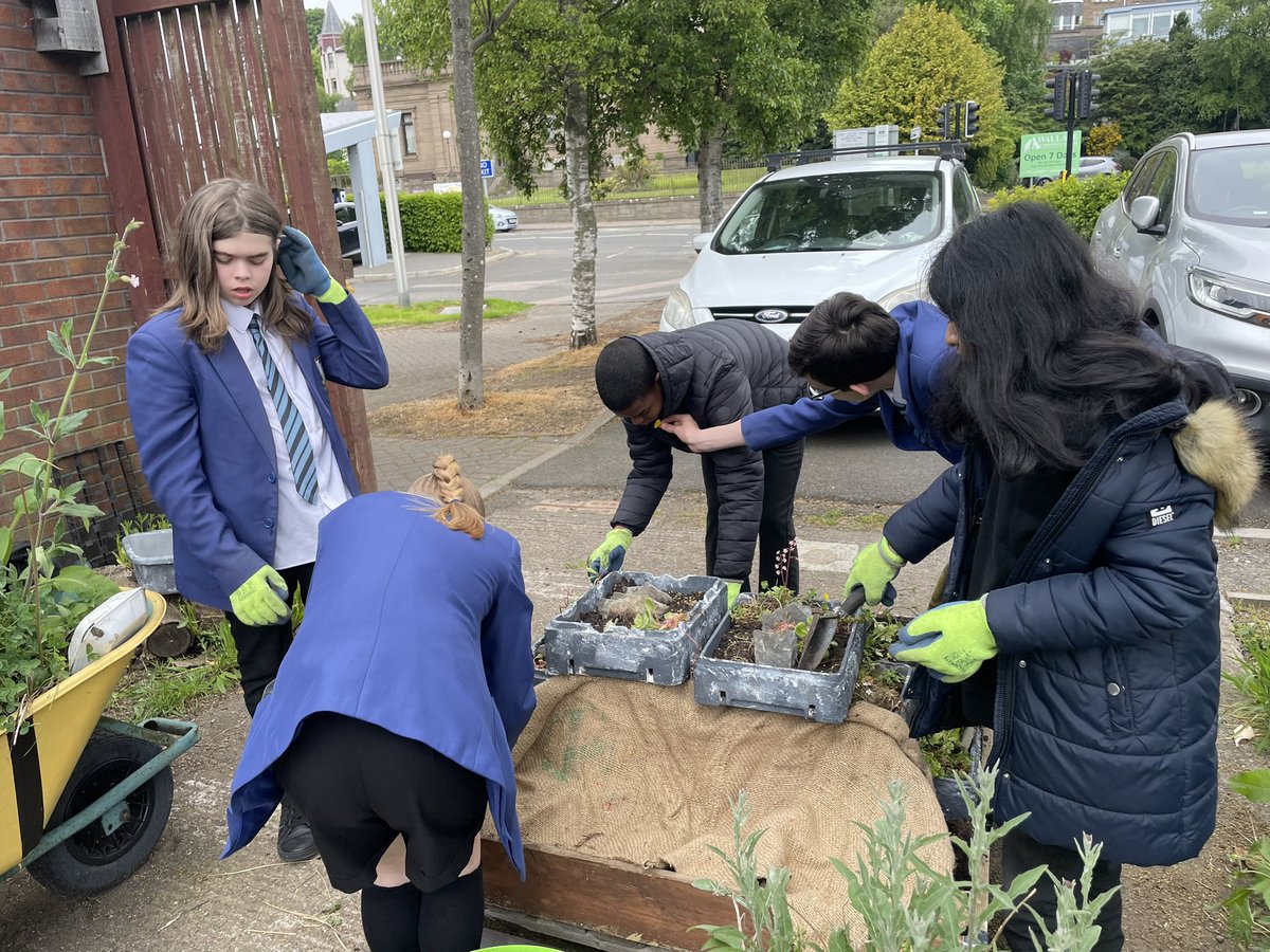 GroveEco's tweet photo. Eco group continue developing their #pocketgarden for @KSBScotland. Also final day for S2 Outdoor Learning group who checked on their #RHSGrowWithIt seedlings which are all doing nicely. Then off to the beach for a farewell. https://t.co/u5Av1wfK76
