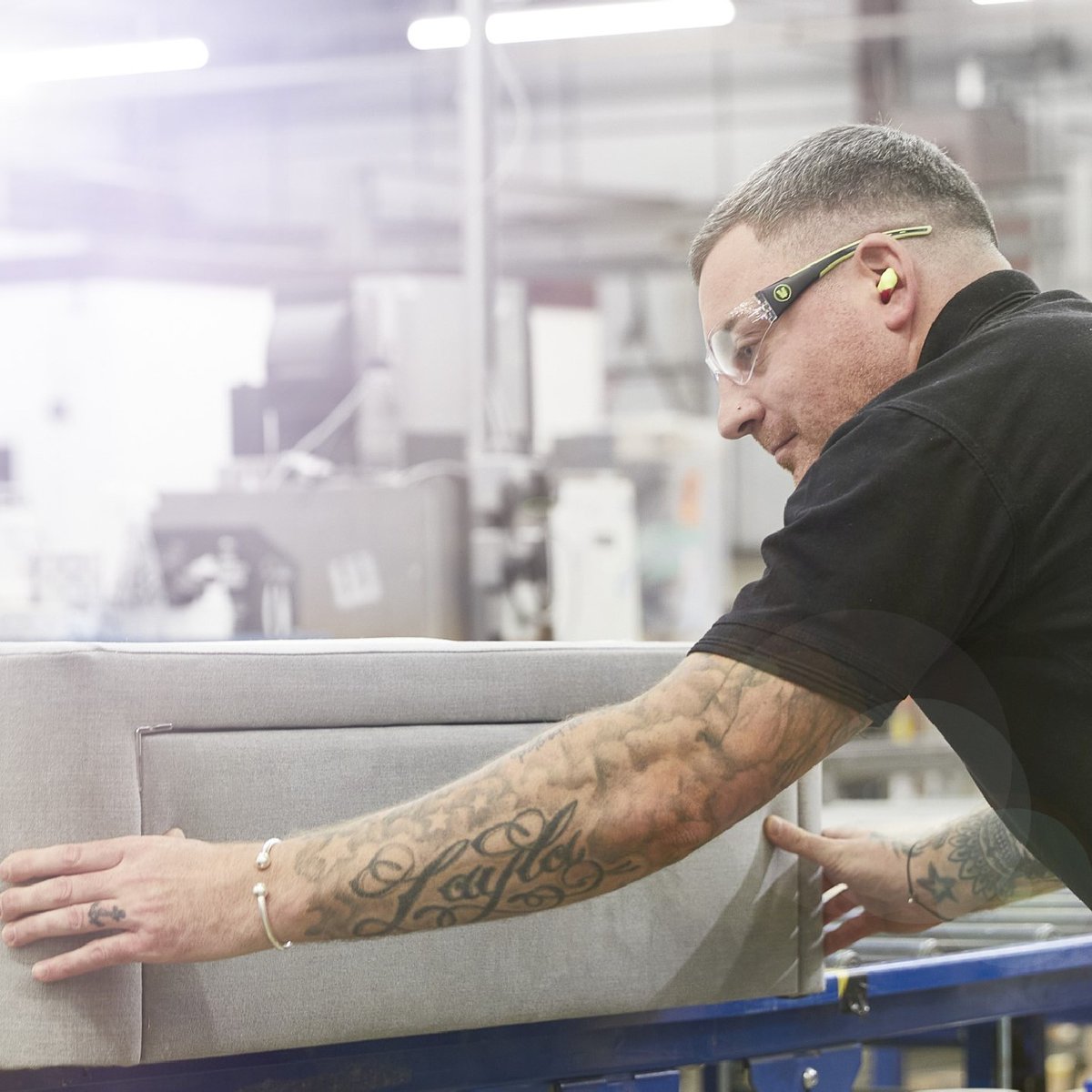 Did you know that as well as all of our own-brand mattresses, all of our divan bases and headboards are made in our Huntingdon factory? So when you shop Simply by Bensons, Slumberland and Staples & Co, you're supporting Great British manufacturing 💪