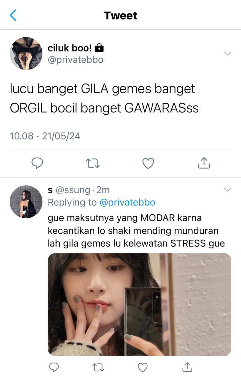 xjieau's tweet photo. perbedaan reaksi di depan dan belakang cecu (cewe lucu)— pov TTN (temen tapi naksir)

———
a #seolbo one tweet au by ©xjieau, 2024 https://t.co/cbXO5x8pGr
