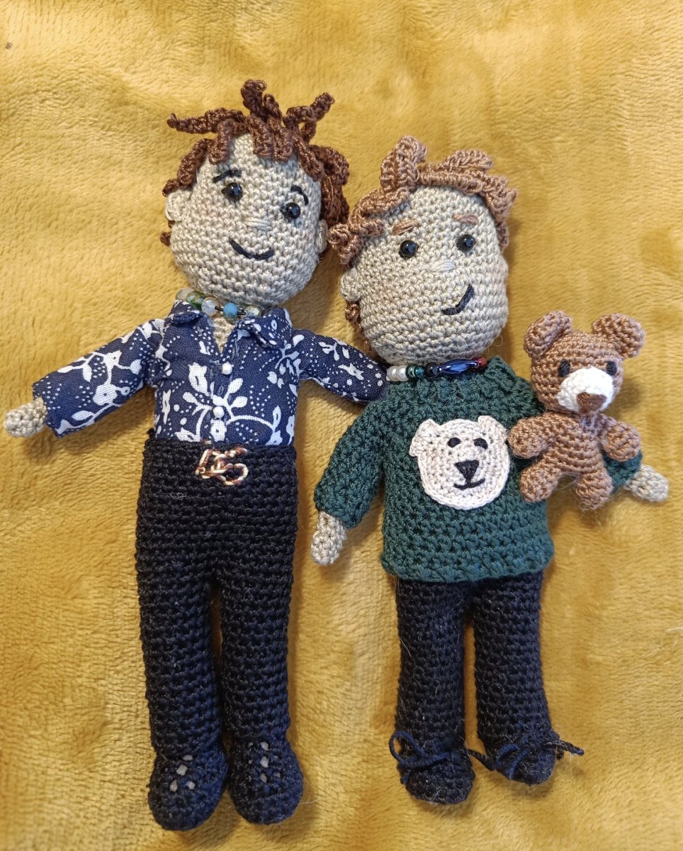 I have the enormous privilege of being asked to reveal these AMAZING amigurumi Jenry figures made by a super-talented member of the fandom. I mean...LOOK AT THEM 😍 

She wants to be anon but feel free to make her blush & tell her how awesome they are (& how awesome she is!) 🧡💜