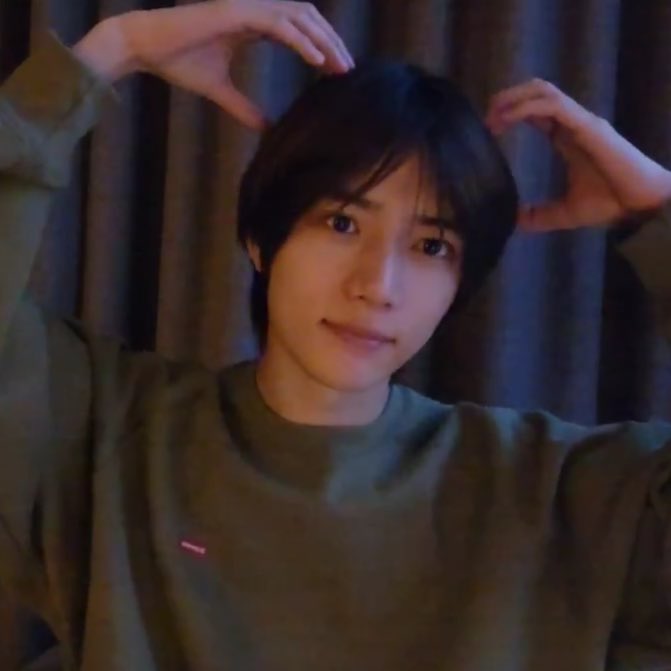 choixthk's tweet photo. Conversación entre Beomgyu y Sookai en el live de 🧸 ayer

🐰💬 Hola
🧸 Hola Soobin
🧸 ¿Por qué estás despierto?
🧸 ¿Por qué no duermes? 
🐰 💬 ¿No viste el gc?
🧸¿El chat grupal? ¿Por? 
🧸(revisa su📱) AHH JAKAJA
🐰💬 Kai y yo nos despertamos a las 4 AM y fuimos al gimnasio (+) https://t.co/T4TgI055iE