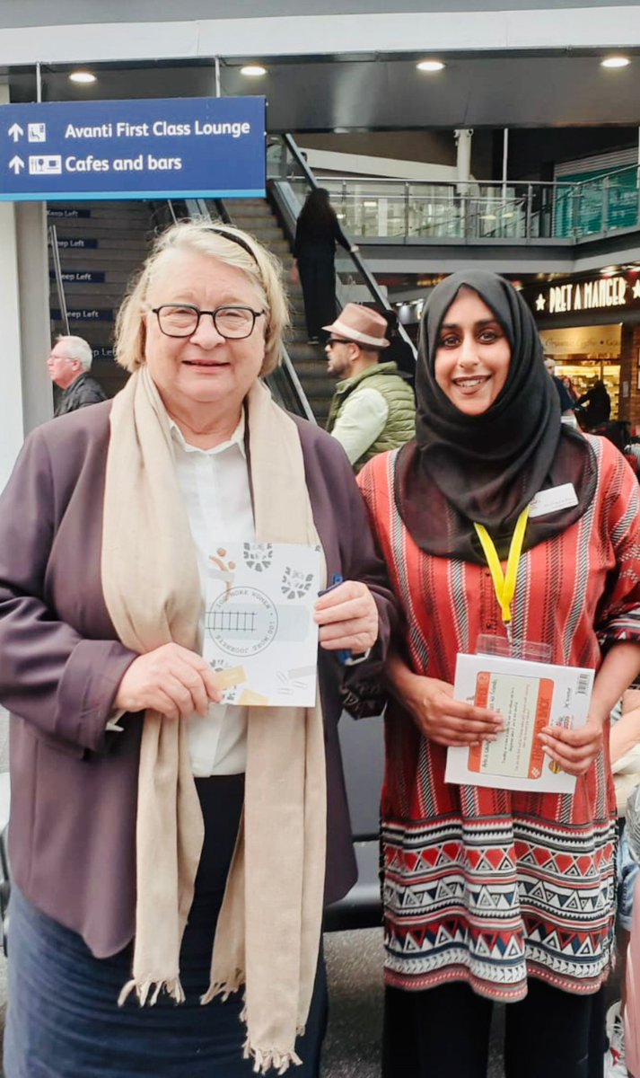 Shahiesta from @crl_live with @RosemaryShrager during a #CRW24 event at #ManchesterPiccadilly station today. @networkrail @northernassist @CommunityRail #MoreThanARailway #CommunityRail @Kazza_belle @beamondo24