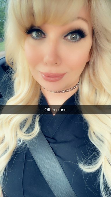 Good morning ☀️ off to class https://t.co/T1QSzZPeOn