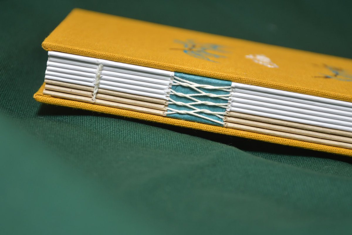 #手工製本 #bookbinding
 法式交織手工筆記本，準備登入日本🫣