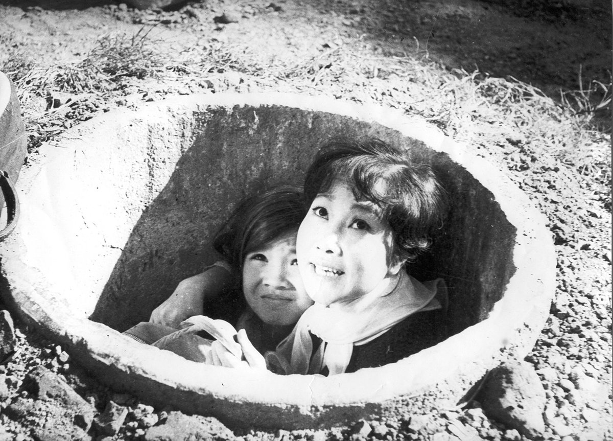 A little girl searches for her father after her family is devastated in a military bombardment in Hai Ninh’s harrowing The Little Girl Of Hanoi.

Screening Sat 1 Jun, part of Star Nhà Ease: Vietnamese Cinema season.

🎟️ queensfilmtheatre.com/Whats-On/The-L…