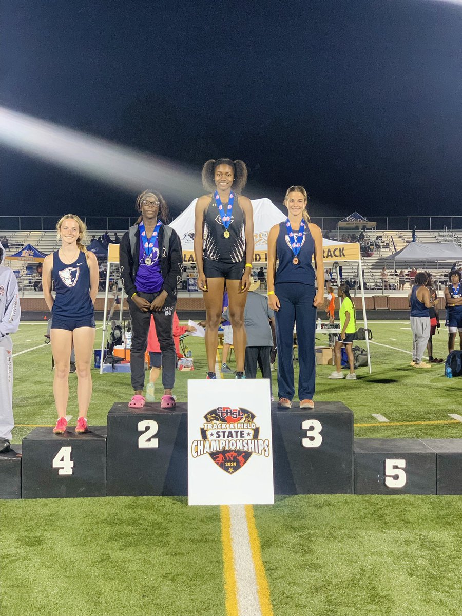 Leiyana Rose tweet media