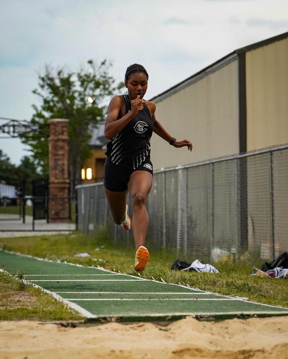 Leiyana Rose tweet media