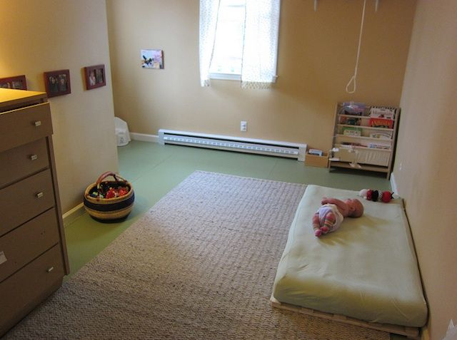 babieswithb's tweet photo. some controversial baby-rearing practices that I think are pretty cool and based:

- montessori floor bed
- elimination communication
- baby-led weaning
- glass and ceramic tableware
- no socks or mittens
- minimal babyproofing

(my reasons why below 🧵) https://t.co/Vb6gdSsTBz