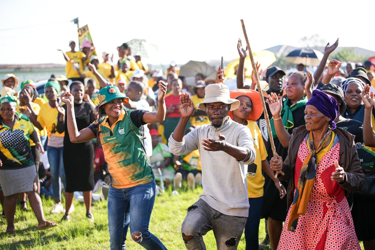 MbalulaFikile's tweet photo. Samnkelwe ngezandla ezishushu kwilali yase Sea View, Winnie Madikizela sub-region, eMpuma-Koloni. 
#VoteANC2024
#LetsDoMoreTogether https://t.co/BmXPQKNA5O