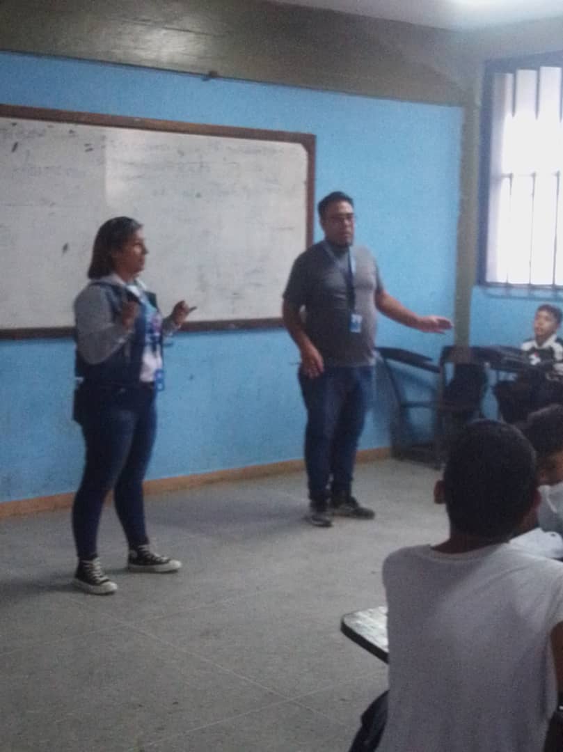 #Ahora Desde el liceo del departamento del libertador, en la comunidad barrio unión facilitadores abordan taller formativo sobre los fundamentos de la robótica.
<a href="/cytdanmarys/">Danmarys Hernández</a> 
<a href="/luisinfoVen/">Luis La Rosa 📱🖥️📡🛰️</a> 
<a href="/InfocentroOce/">Infocentro_Vzla3</a>