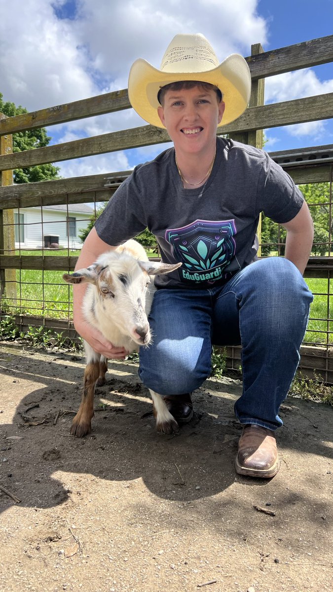 What day is it?! 

It’s #TechTshirtTuesday and as a co-founder of the @EduGuardian5 we are thrilled to show off our @quizizz shirt that we’ll be wearing at #ISTELive!