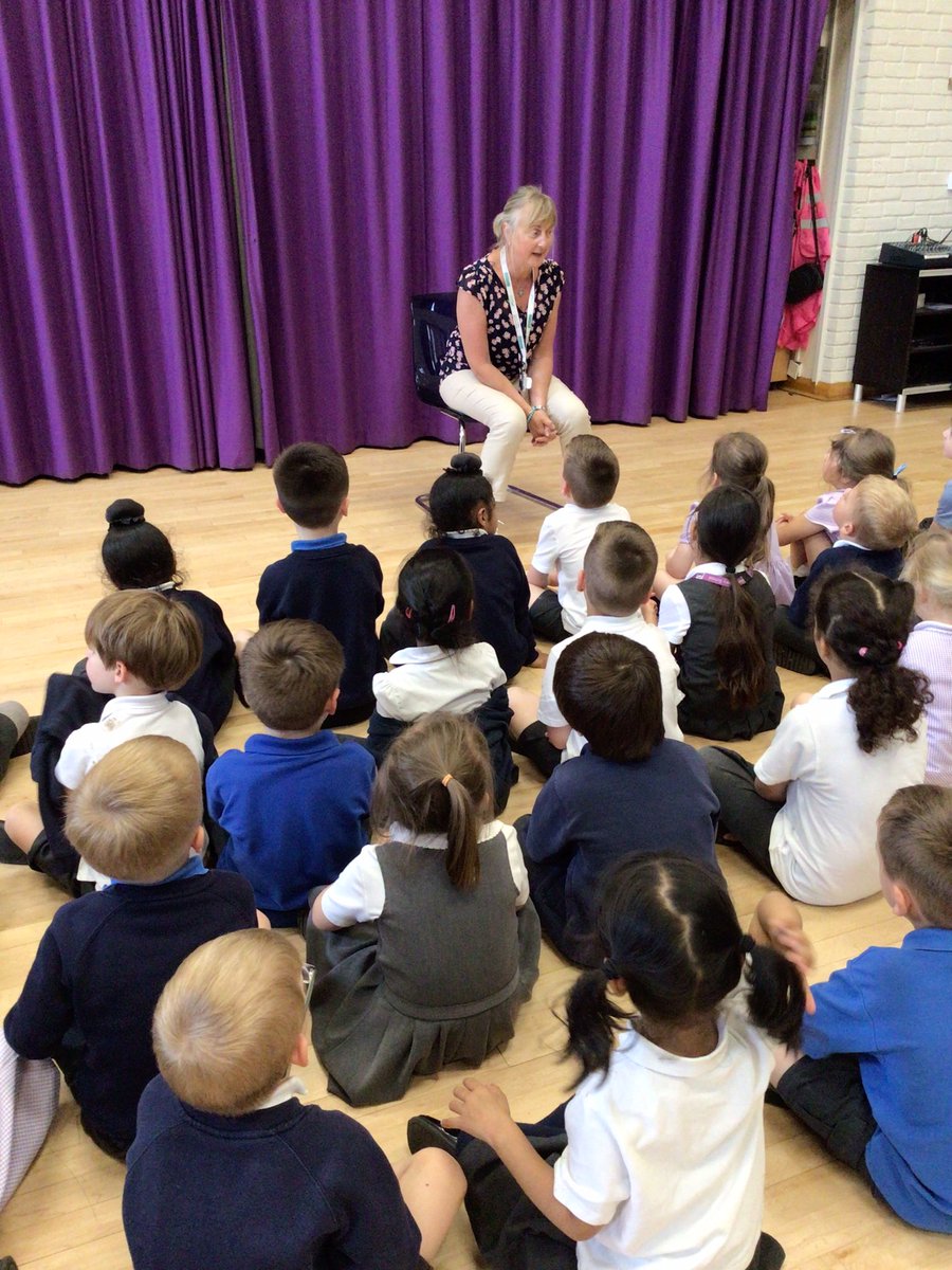 OWPSfs@OWPS_fs
This afternoon we learnt how to keep safe when we are near roads, where to cross safely and what to wear to keep safe when on our bikes or scooters. We also discussed how wearing a seatbelt in the car keeps us safe. Ask us what we have learnt!