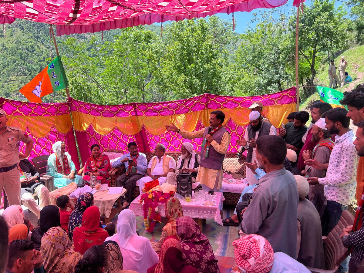 Pardeep_Poonch's tweet photo. जम्मू-कश्मीर के पूर्व उपमुख्यमंत्री @NirmalSinghBJP जी के साथ चुनावी जनसभा सो संबोधित किया। ।।।
#Dr_PardeepSharma
#EX_MLC https://t.co/LlS558ak3n