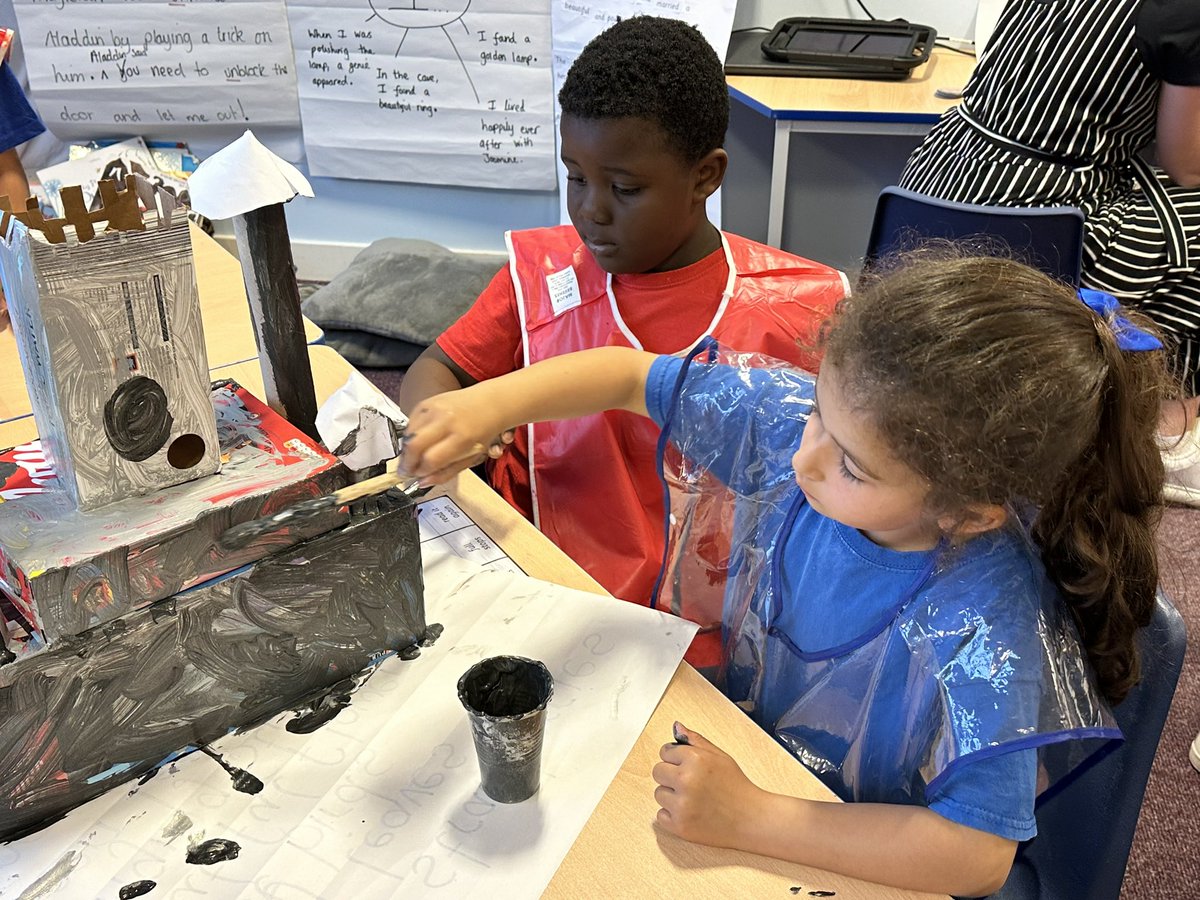 In 1B have been designing and making castles constructed out of old boxes as part of their Topic work. There has been some fantastic teamwork taking place.  Now it’s time to pain them! Exciting!!! @stocsch #artanddesign #castles 💙💛