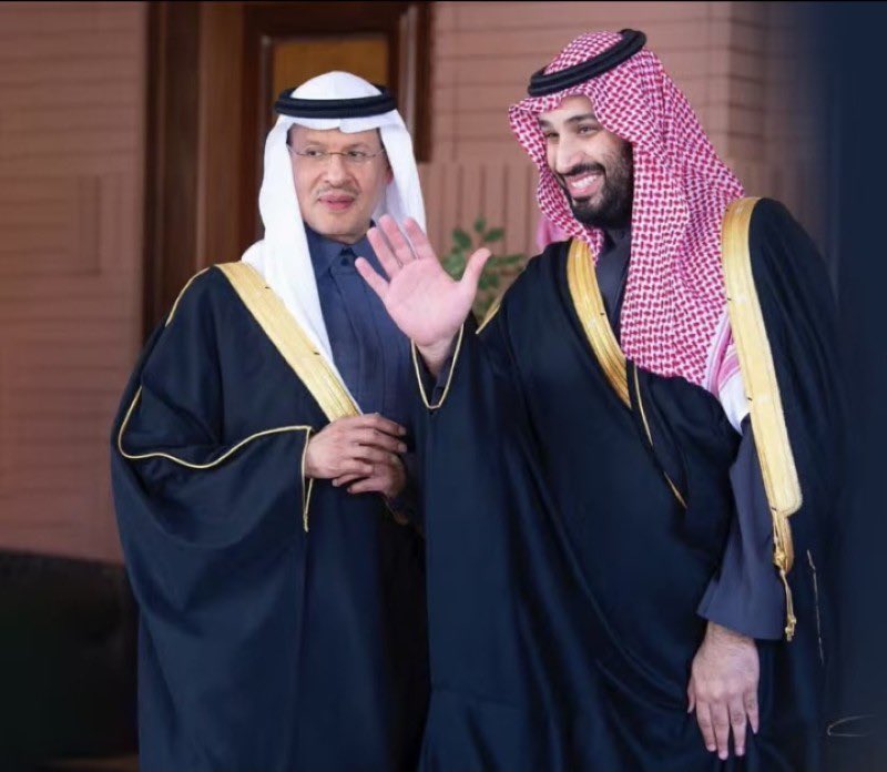 جرعة سعادة سعودية مميزه من مدينتي #الظهران الرائعه🤍

📍#الظهران تصبح العاصمة الثانية للمملكة العربية السعودية.

📍تغيير  اسم طيران #ارامكو الى اسم طيران #الظهران بشكل رسمي لتعزيز الطيران الداخلي والخارجي.

📍برج شركه #ارامكو مقرها مدينة #الظهران.

📍افتتاح أفنيوز #الظهران بحلول