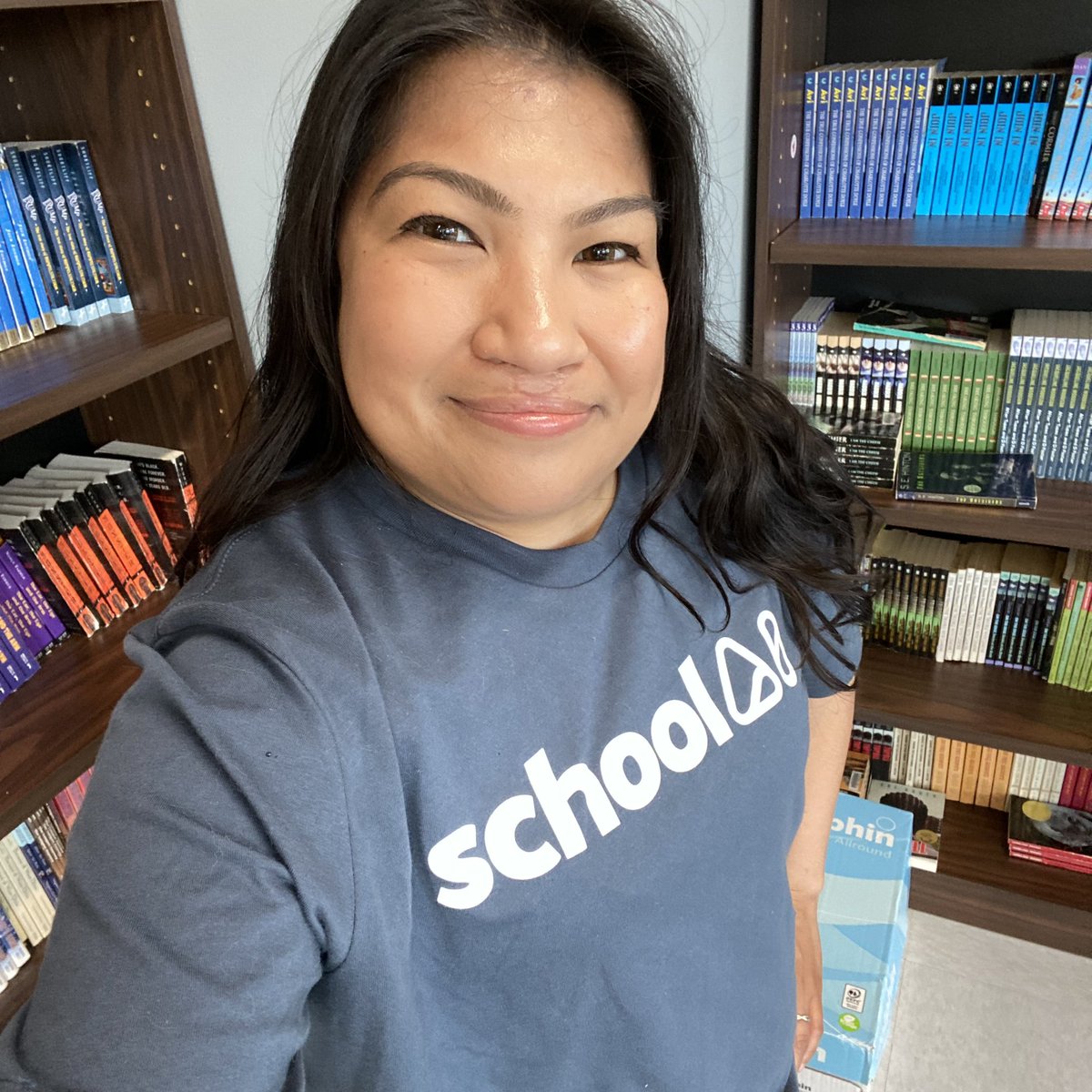 CheskaCoaches's tweet image. Well it only took me until May to finally get my timing right! Got my new #TechTuesday shirt on! Repping @GetSchoolAI this week with the group I taught chatbots to! 😎 #edtechcoach