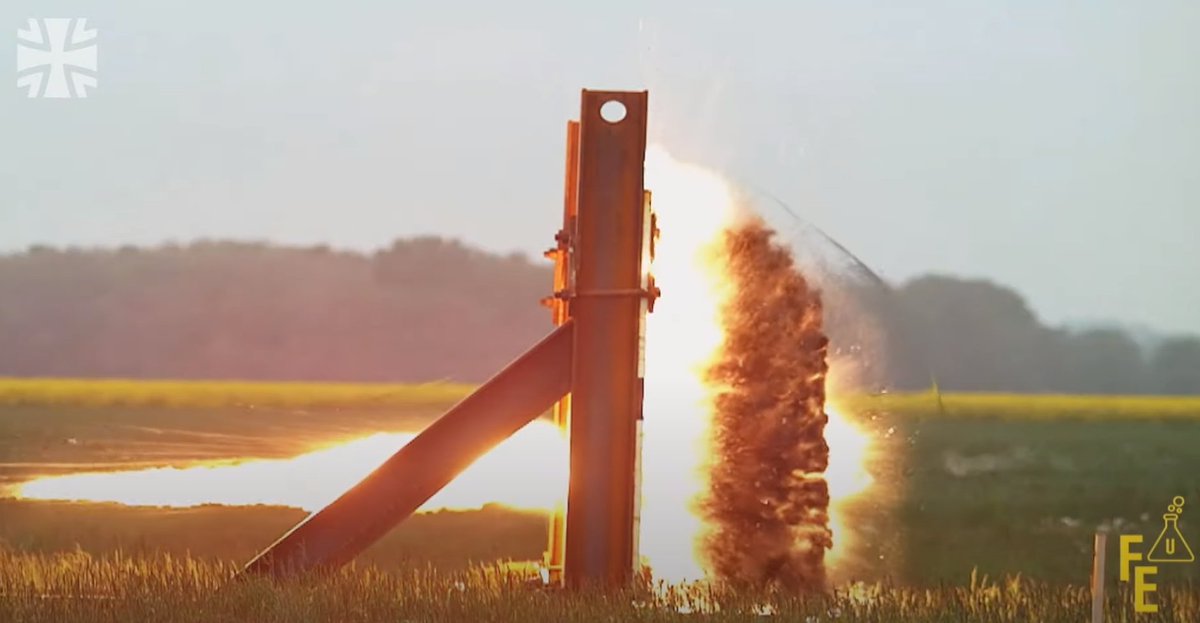 Neue Bundeswehrwaffe von MBDA Deutschland: Der Enforcer zeigt seine Treffgenauigkeit. youtube.com/watch?v=9jyFje…
Das Waffensystem wird bei der #Bundeswehr aktuell als „Leichtes Wirkmittel 1.800+“ eingeführt.