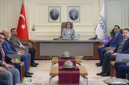velikadooglu's tweet photo. @GABDER_27 DERNEĞİ YÖNETİMİYLE BİRLİKTE GAZİANTEP BÜYÜKŞEHİR BELEDİYESİNE SEÇİLEN DEĞERLİ BAŞKAN SAYIN @FatmaSahin ‘i MAKAMINDA ZİYARET ETTİK SAMİMİ SOHBETLERİNDEN DOLAYI TEŞEKKÜR EDERİZ https://t.co/dG3vsMaswt