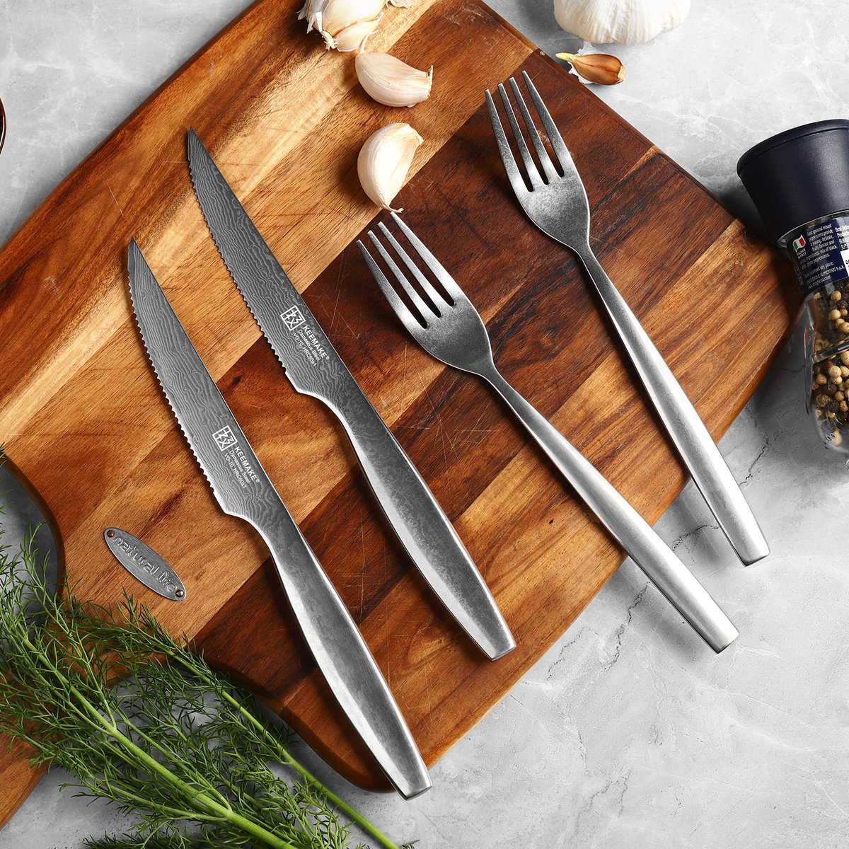 Transform your dinner parties with the KEEMAKE Damascus Steak Knives & Forks Set. Elegance meets functionality. 🍽️✨ #KEEMAKE #DinnerParty #SteakKnives

keemake.com/keemake-damasc…