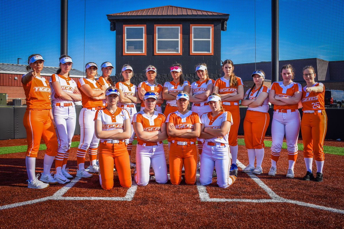 Tigers take on SD in Tonight’s 3-A Sectional #29 IHSAA Softball Tournament!!! Go Tigers!!! 📍 Rushville Consolidated HS ⌚️ May 21st - 5:30PM 🆚 South Dearborn 📹 web.gc.com/teams/fkxsZpnx… 🐅 LETTT’SSS GOOOO