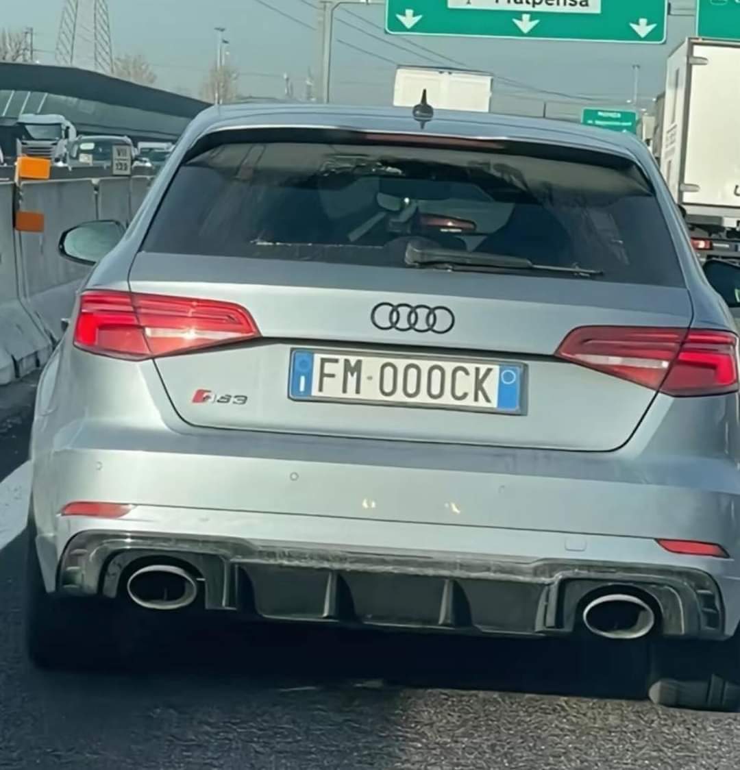 CuoreIschitano's tweet photo. Solo i napoletani capiranno!!!🤔🤔🤣🤣🤣 https://t.co/8O4H7CfllH