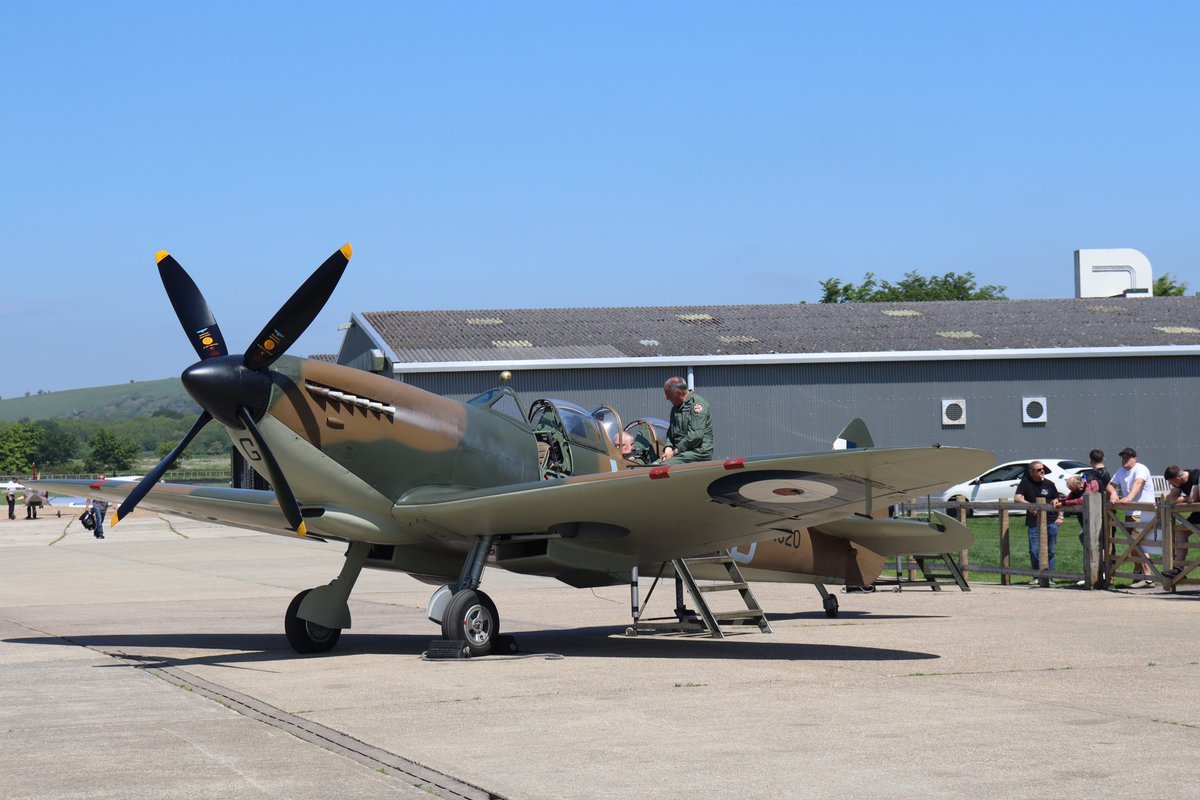 AltonSchoolCCF's tweet photo. Cdt SSgt Benjamin working towards his goal of a career in the @Fleet_Air_ArmRN #FuturePilot #Spitfire #Resilience @CCFcadets @ArmyCadetsUK @Rodgray27 @SydSydenham @ColCadetsACF @613Sqn @AltonSchool1938 https://t.co/58F2coHNaY