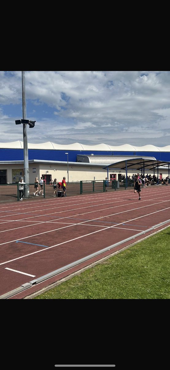 LargsAcadPEdept's tweet photo. Athletics - NA qualifiers 

Well done to all our pupils who competed today. Super effort and many great performances. As always the relays were a lot of fun to finish off a great day. 

Relay

S1 Girls 🥈
S1 Boys 🥇
S2 Girls 🥈
S2 Boys 🥇
S3 Girls 4th
S3 Boys 🥉
@LargsAcademy https://t.co/uHGHAYXWIK