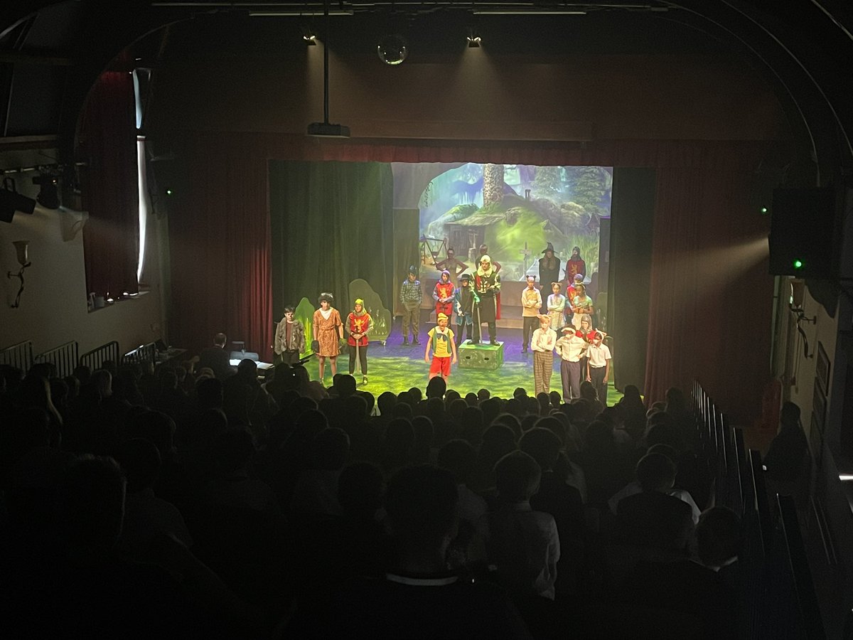 A warm welcome to pupils from @PrepDenstone and other local primary schools to a sneak preview of Shrek Jnr ahead of the opening performance tonight! #ItStartsHere