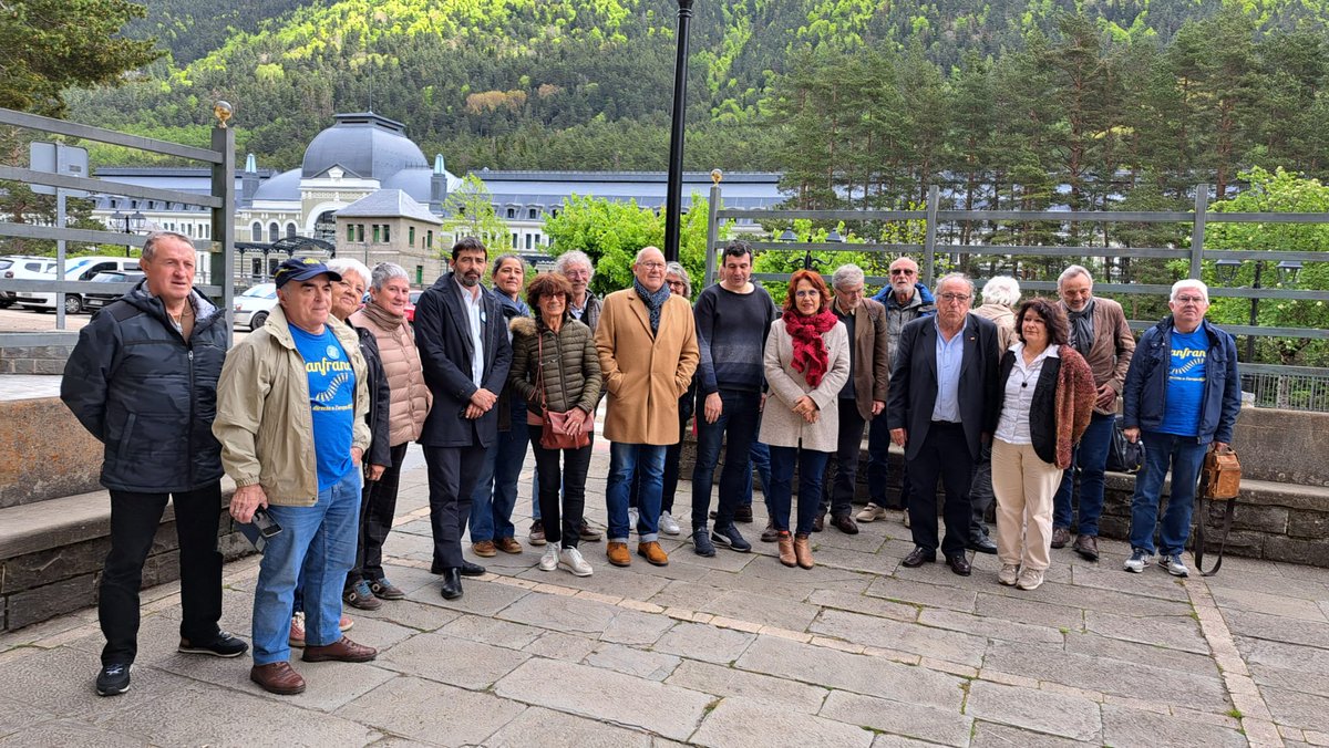 IU Aragón🔻✳️ (@iu_aragon) on Twitter photo Hoy hemos participado, junto a otras organizaciones políticas y sociales francesas y aragonesas, en un acto en defensa de la reapertura de la línea ferroviaria internacional del #Canfranc
<a href="/asanzr/">Alvaro Sanz Remon 🔻</a> <a href="/JesusGUson/">Jesús García Usón</a>
iuaragon.com/participamos-e… Hoy hemos participado, junto a otras organizaciones políticas y sociales francesas y aragonesas, en un acto en defensa de la reapertura de la línea ferroviaria internacional del #Canfranc
<a href="/asanzr/">Alvaro Sanz Remon 🔻</a> <a href="/JesusGUson/">Jesús García Usón</a>
iuaragon.com/participamos-e…