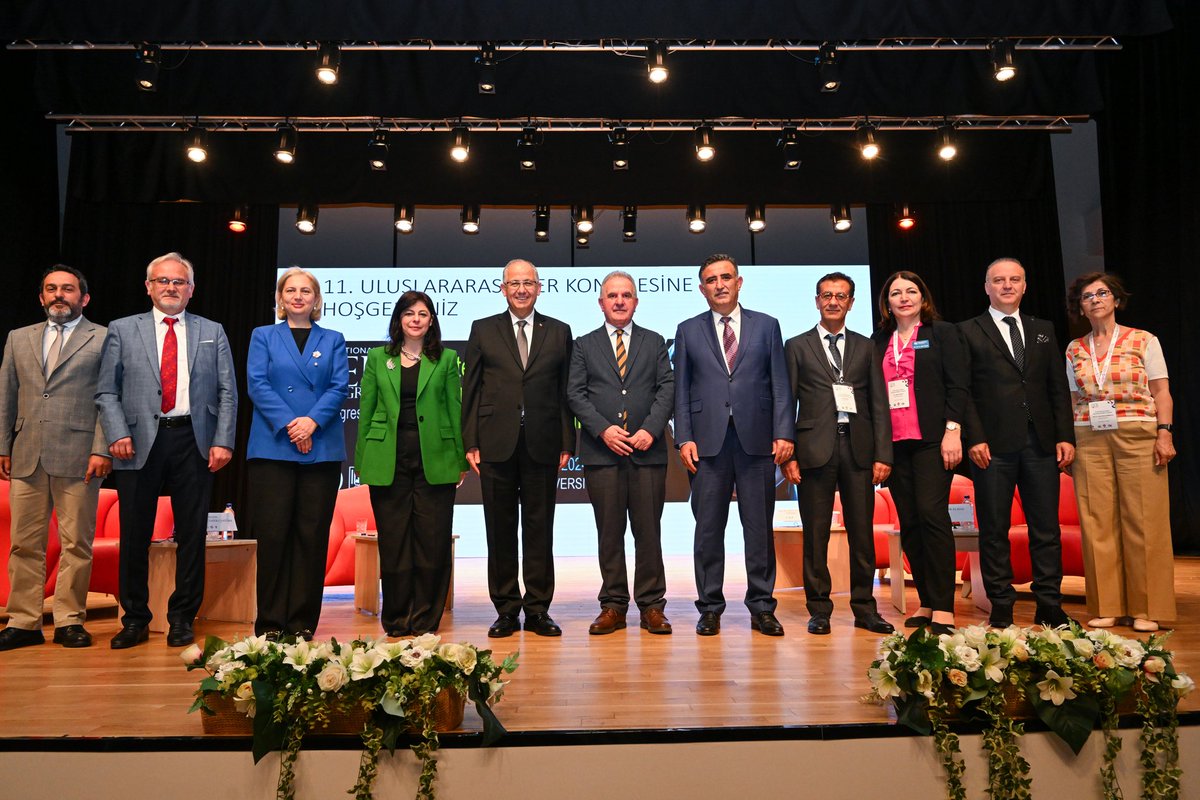 Kocaeli Üniversitesi tarafından “Geleceği Tasarlamak: Eğitimde Yapay Zeka ile Değişen Paradigmalar ve Transhümanizm” olarak belirlenen 11. EJER Kongresi, Rektörler Paneli'ne katılıp, yükseköğretimde yapay zeka ile ilgili bilgilerimizi aktardık. @NuhZaferCanturk