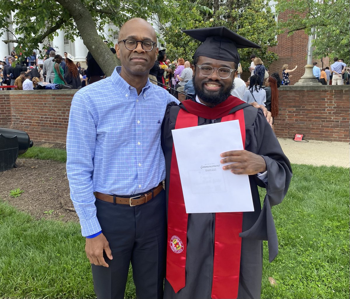 BanksTorrence's tweet image. I received my M.J. degree from @merrillcollege yesterday. I’m excited to announce my next opportunities:
-I’ll be interning with @usnews as a summer education reporter intern.
In September, I’ll be reporting for @NOTUS as a @AJI_Fellowships fellow.
Looking forward to starting!