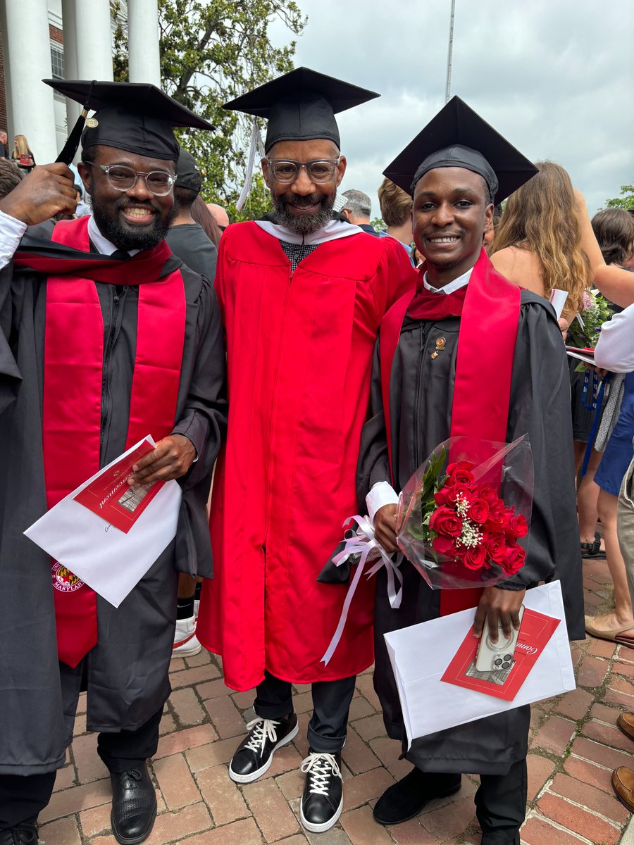 BanksTorrence's tweet image. I received my M.J. degree from @merrillcollege yesterday. I’m excited to announce my next opportunities:
-I’ll be interning with @usnews as a summer education reporter intern.
In September, I’ll be reporting for @NOTUS as a @AJI_Fellowships fellow.
Looking forward to starting!