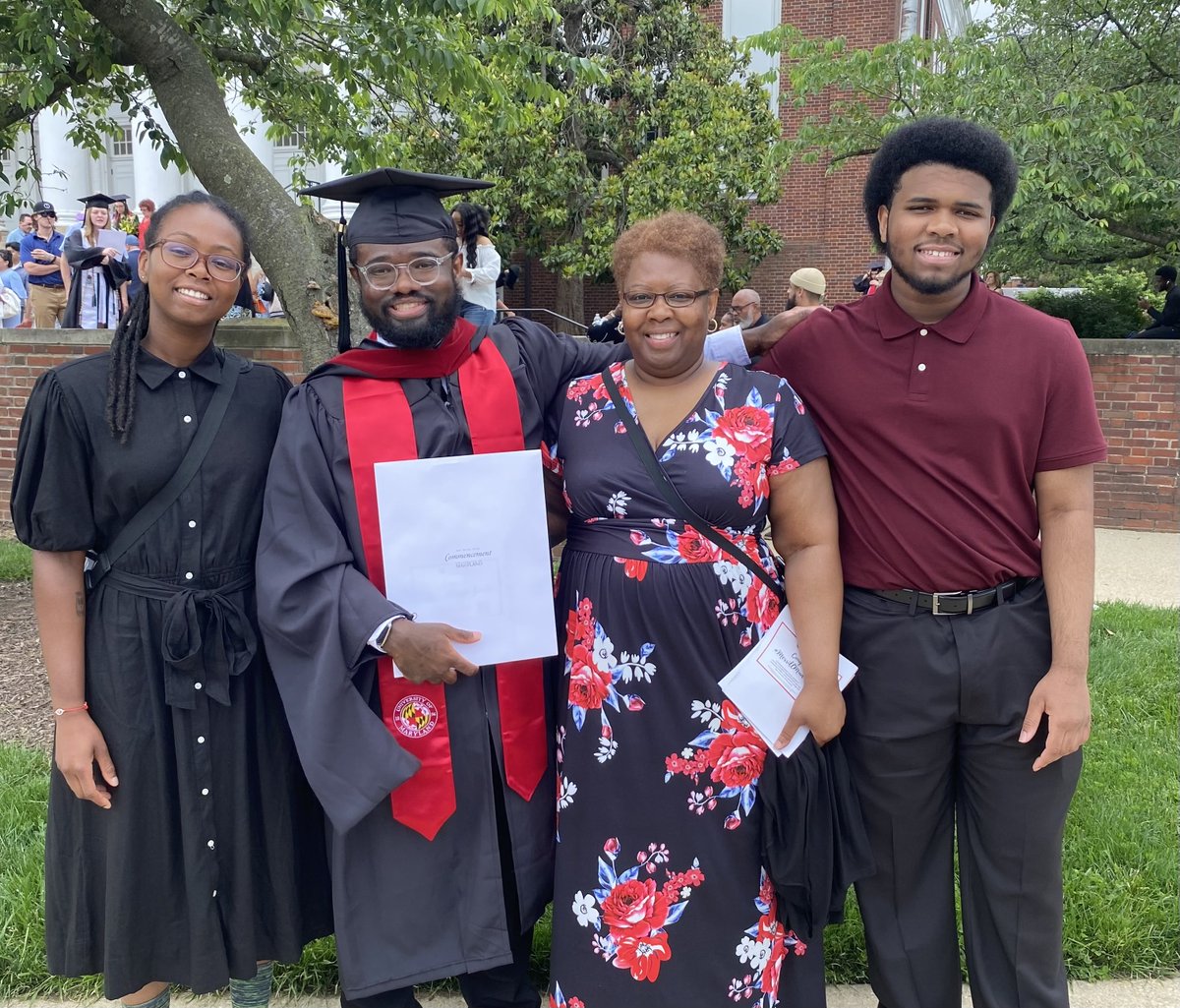 BanksTorrence's tweet image. I received my M.J. degree from @merrillcollege yesterday. I’m excited to announce my next opportunities:
-I’ll be interning with @usnews as a summer education reporter intern.
In September, I’ll be reporting for @NOTUS as a @AJI_Fellowships fellow.
Looking forward to starting!