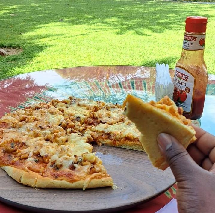 LMotorcross's tweet photo. On your way to Mombasa, branch for a tantalizing pizza bite at our hotel 😚🥰Enjoy 
.
President Ruto #WhatsApp Uhuru Kenyatta Mitchelle Ntalami Amerix Rachel Ruto #XAUUSD Putin Boeing Real Madrid https://t.co/bnYfwR0s7f